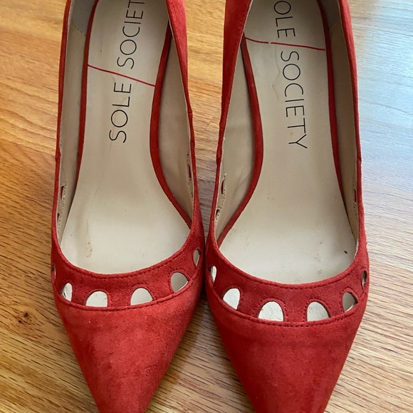 SOLE SOCIETY Magnolia Poppy Sued Pumps - Picture 7 of 14